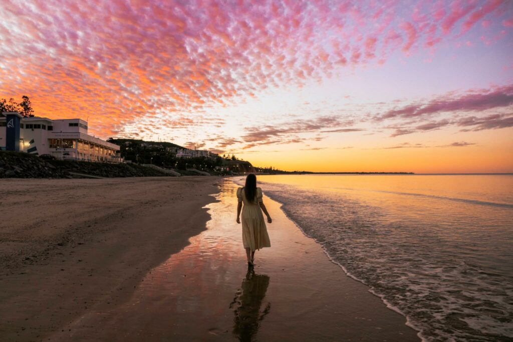 yeppoon main beach, sunset walk