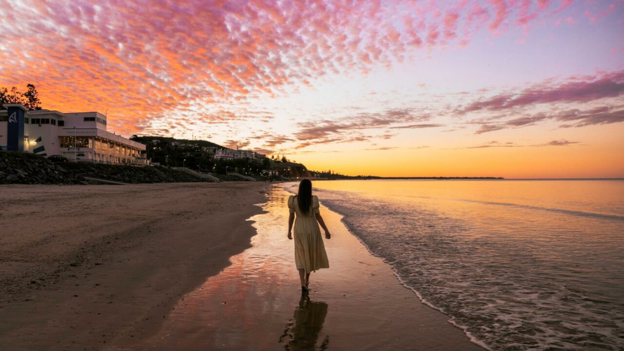 yeppoon main beach, sunset walk